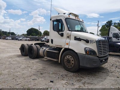 3AKJGBDV4GS****** 2016 Freightliner Cascadia 113
