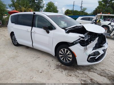2C4RC1S77RR****** 2024 Chrysler Pacifica Hybrid