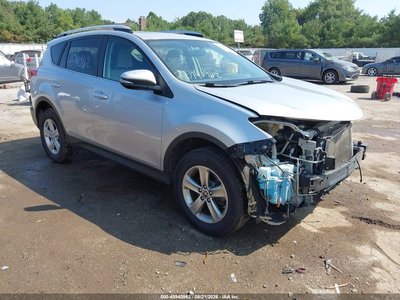 JTMRFREVXFJ****** 2015 Toyota RAV4