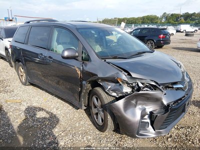 5TDKZ3DC8JS****** 2018 Toyota Sienna