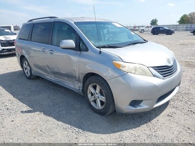 5TDKK3DCXBS****** 2011 Toyota Sienna