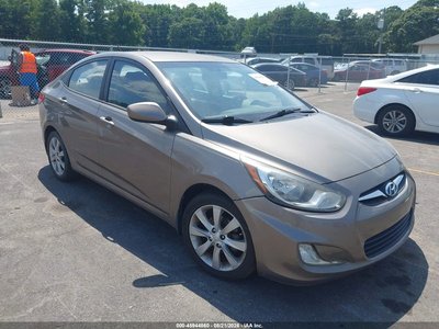 KMHCU4AE8DU****** 2013 Hyundai Accent