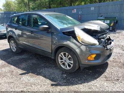 1FMCU0F7XHU****** 2017 Ford Escape