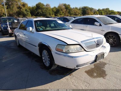 1LNHM81W15Y****** 2005 Lincoln Town Car