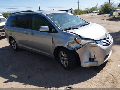 5TDKZ3DC3HS****** 2017 Toyota Sienna