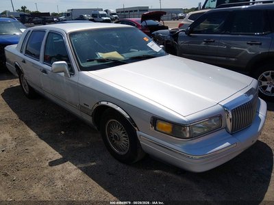 1LNLM82W3TY****** 1996 Lincoln Town Car