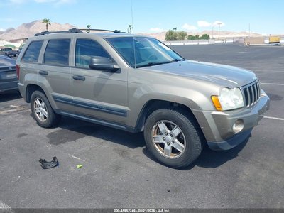 1J8HS48N15C****** 2005 Jeep Grand Cherokee