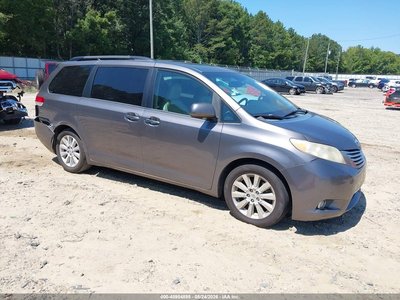 5TDYK3DC2BS****** 2011 Toyota Sienna