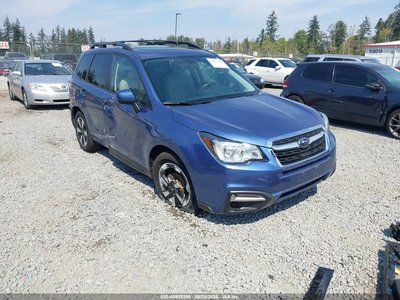JF2SJAEC0JH****** 2018 Subaru Forester