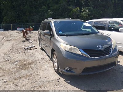 5TDKK3DC8BS****** 2011 Toyota Sienna
