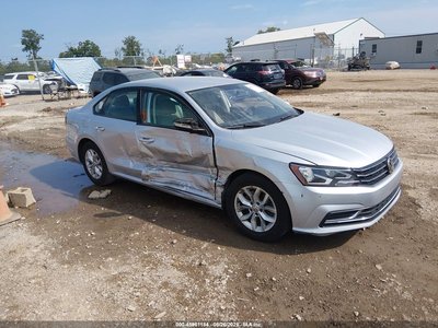 1VWAA7A31JC****** 2018 Volkswagen Passat