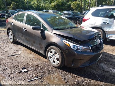 3KPFK4A77JE****** 2018 Kia Forte