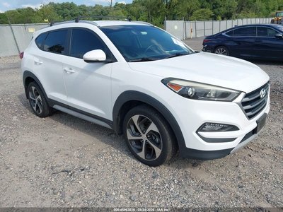 KM8J33A20HU****** 2017 Hyundai Tucson