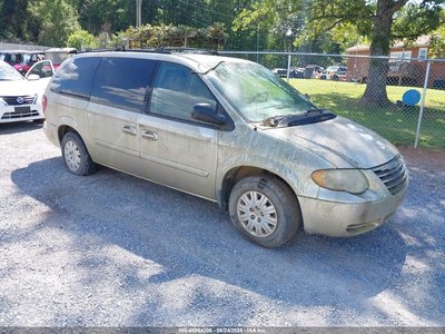 2C4GP44RX5R****** 2005 Chrysler Town & Country