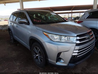 5TDZZRFH3JS****** 2018 Toyota Highlander