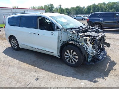 2C4RC1BG7JR****** 2018 Chrysler Pacifica