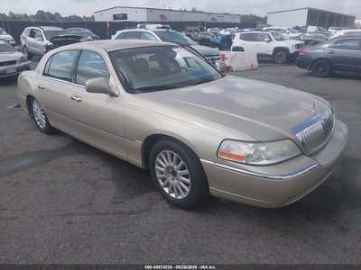 2005 Lincoln Town Car