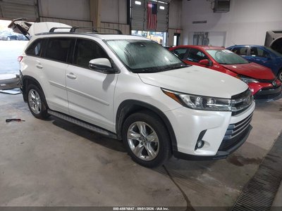 5TDDZRFH4JS****** 2018 Toyota Highlander