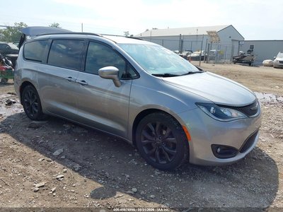 2C4RC1FG2KR****** 2019 Chrysler Pacifica