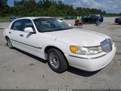 1LNFM83W1WY****** 1998 Lincoln Town Car