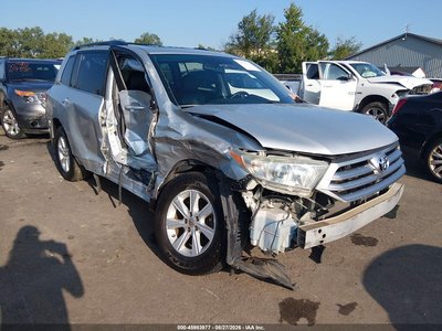 5TDBK3EH8CS****** 2012 Toyota Highlander