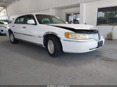 2000 Lincoln Town Car