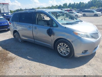 5TDYK3DC8DS****** 2013 Toyota Sienna