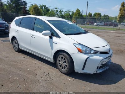JTDZN3EU9FJ****** 2015 Toyota Prius V