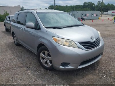 5TDKK3DC2CS****** 2012 Toyota Sienna