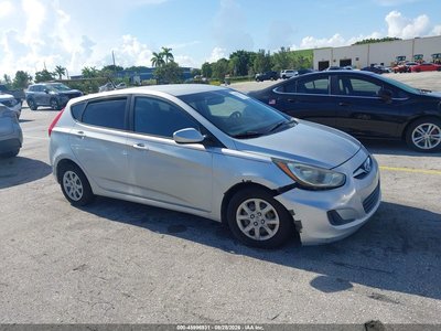 KMHCT5AE5DU****** 2013 Hyundai Accent