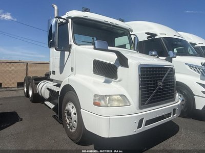 4V4MC9DG8FN****** 2015 Volvo Vnm64t