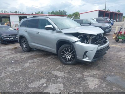 5TDJZRFHXHS****** 2017 Toyota Highlander
