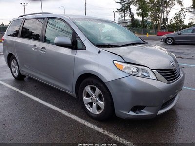 5TDKK3DC7CS****** 2012 Toyota Sienna