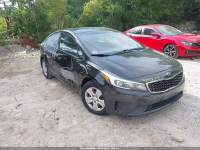 3KPFK4A78HE****** 2017 Kia Forte