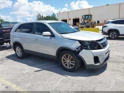 5XYKT3A65EG****** 2014 Kia Sorento