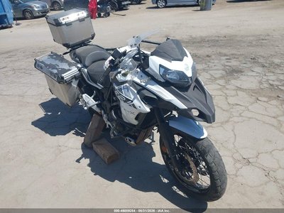 LBBPHF058NB****** 2022 Benelli TRK