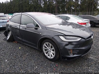 5YJXCBE25KF****** 2019 Tesla Model X