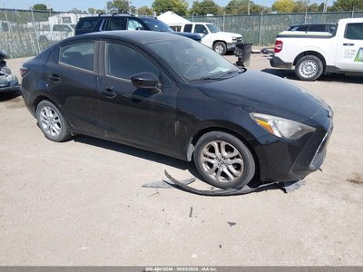 3MYDLBYV0HY****** 2017 Toyota Yaris
