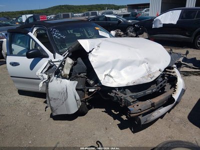 1LNHM83W12Y****** 2002 Lincoln Town Car