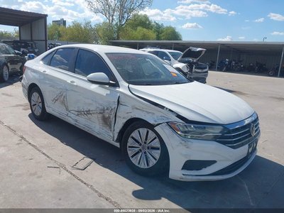 3VWC57BU1KM****** 2019 Volkswagen Jetta