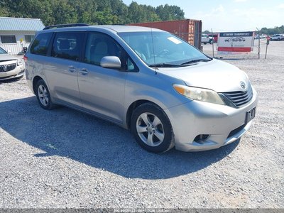 5TDKK3DCXBS****** 2011 Toyota Sienna