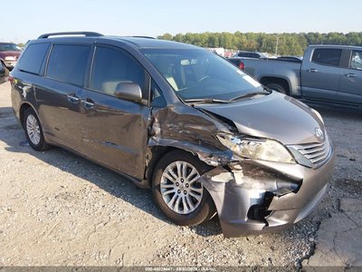 5TDYZ3DC1HS****** 2017 Toyota Sienna