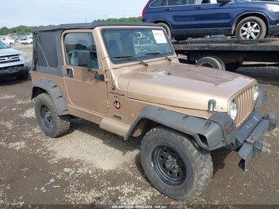 1J4FA59S42P****** 2002 Jeep Wrangler