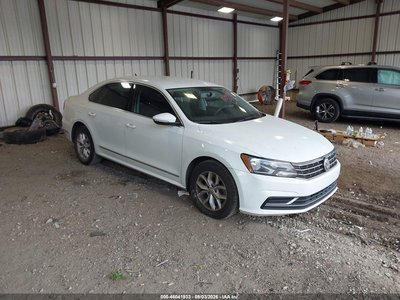 1VWAT7A39HC****** 2017 Volkswagen Passat