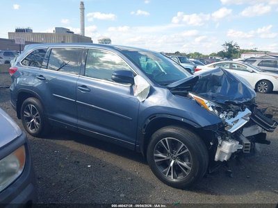 5TDBZRFH7HS****** 2017 Toyota Highlander