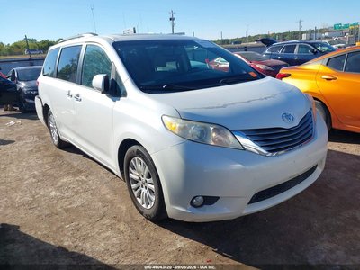 5TDYK3DC1GS****** 2016 Toyota Sienna
