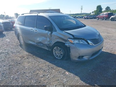5TDYK3DC3FS****** 2015 Toyota Sienna