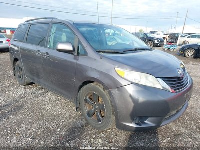 5TDKK3DC1BS****** 2011 Toyota Sienna