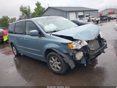 2A4RR5D14AR****** 2010 Chrysler Town & Country