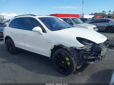 WP1AE2A20GL****** 2016 Porsche Cayenne